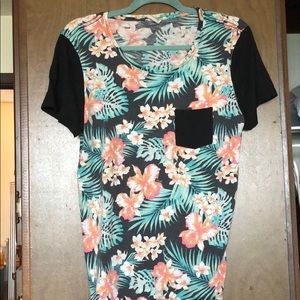 Floral pocket tee